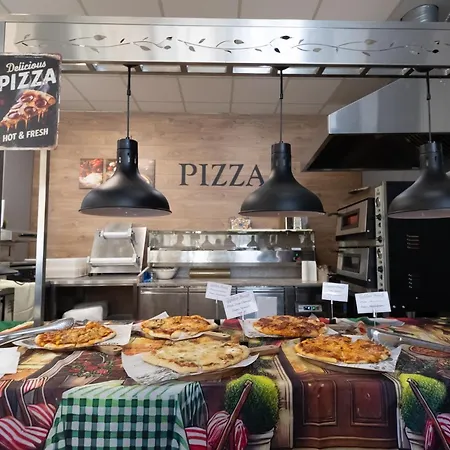 Golden Park מלון