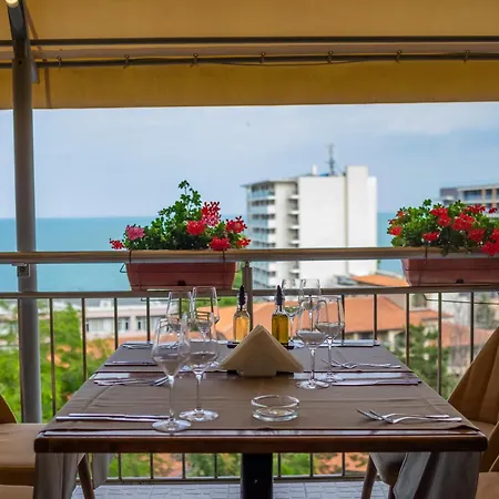 Golden Park Hotel 4*